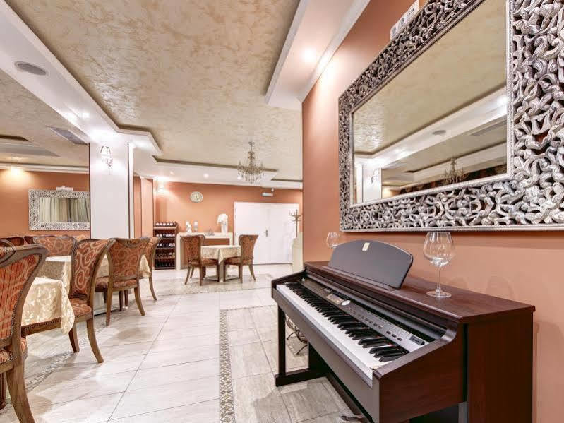 Boutique Hotel Diama Mratín Екстериор снимка